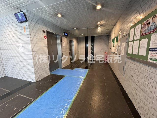 ビオルネ枚方北館のエントランス|内部
■物件内覧・資金計画相談・住宅ローン相談、リフォーム相談、お問合せ受付中■
※当日・翌日のご内覧、ご相談はお電話でのお問合せがスムーズです！