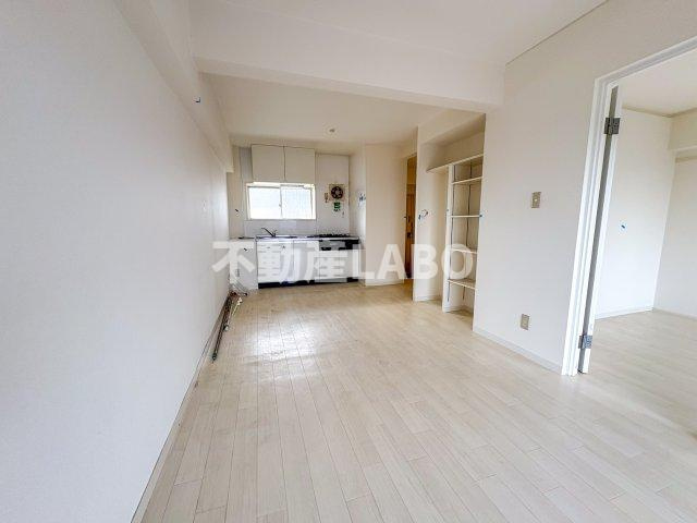 松栄大正ハイツの居間・リビング