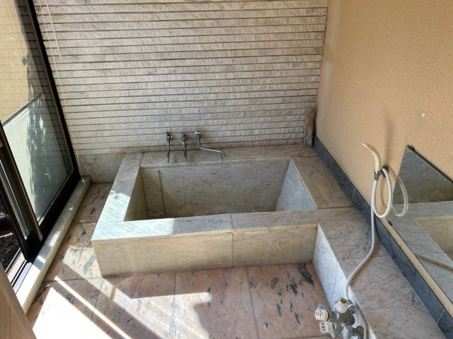 東伊豆町　熱川台の浴室