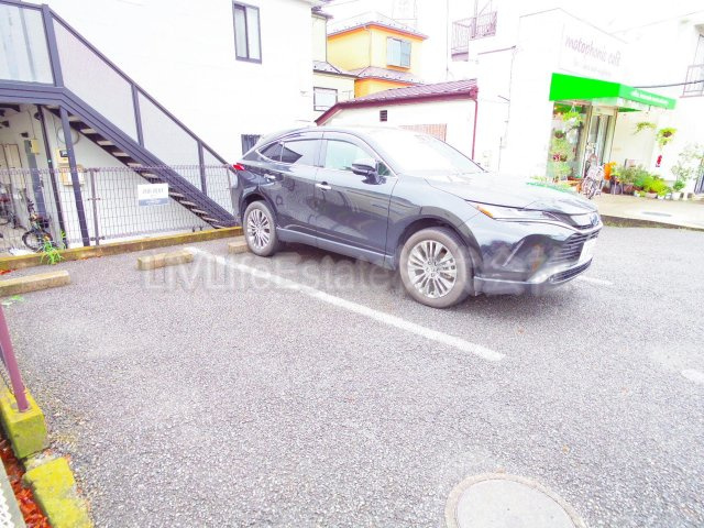 柳ハイツの駐車場