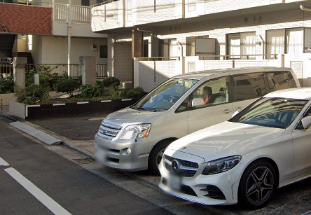 ケリーズマンションの駐車場