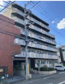 ケリーズマンションの玄関