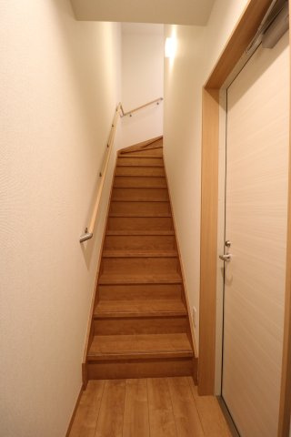 inCELL ADMIT 館山の玄関|玄関から階段