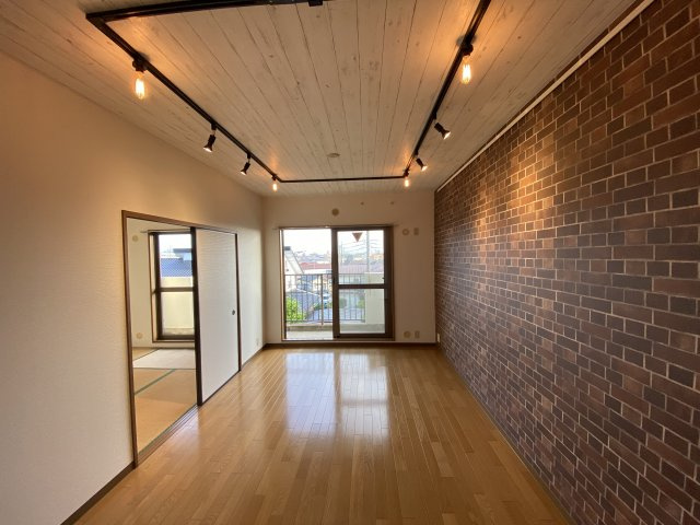 ハイツサンパークの居間・リビング|明るいリビング