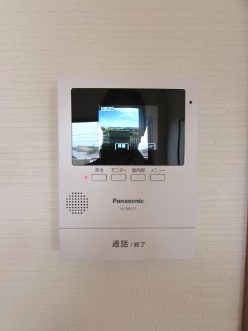 ハイツサンパークのセキュリティ|モニター付きドアホンで訪問者の確認もできます