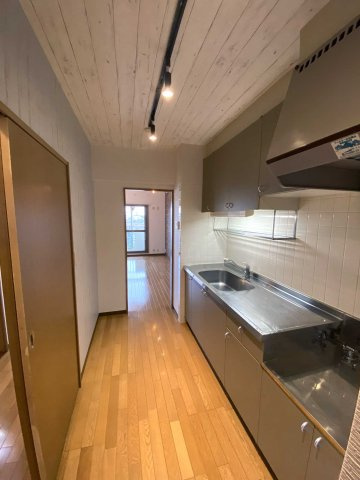 ハイツサンパークのキッチン|収納たっぷりのキッチン