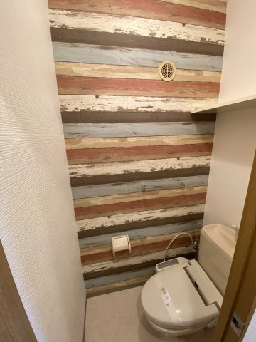 ハイツサンパークのトイレ|おしゃれなアクセントロス使用