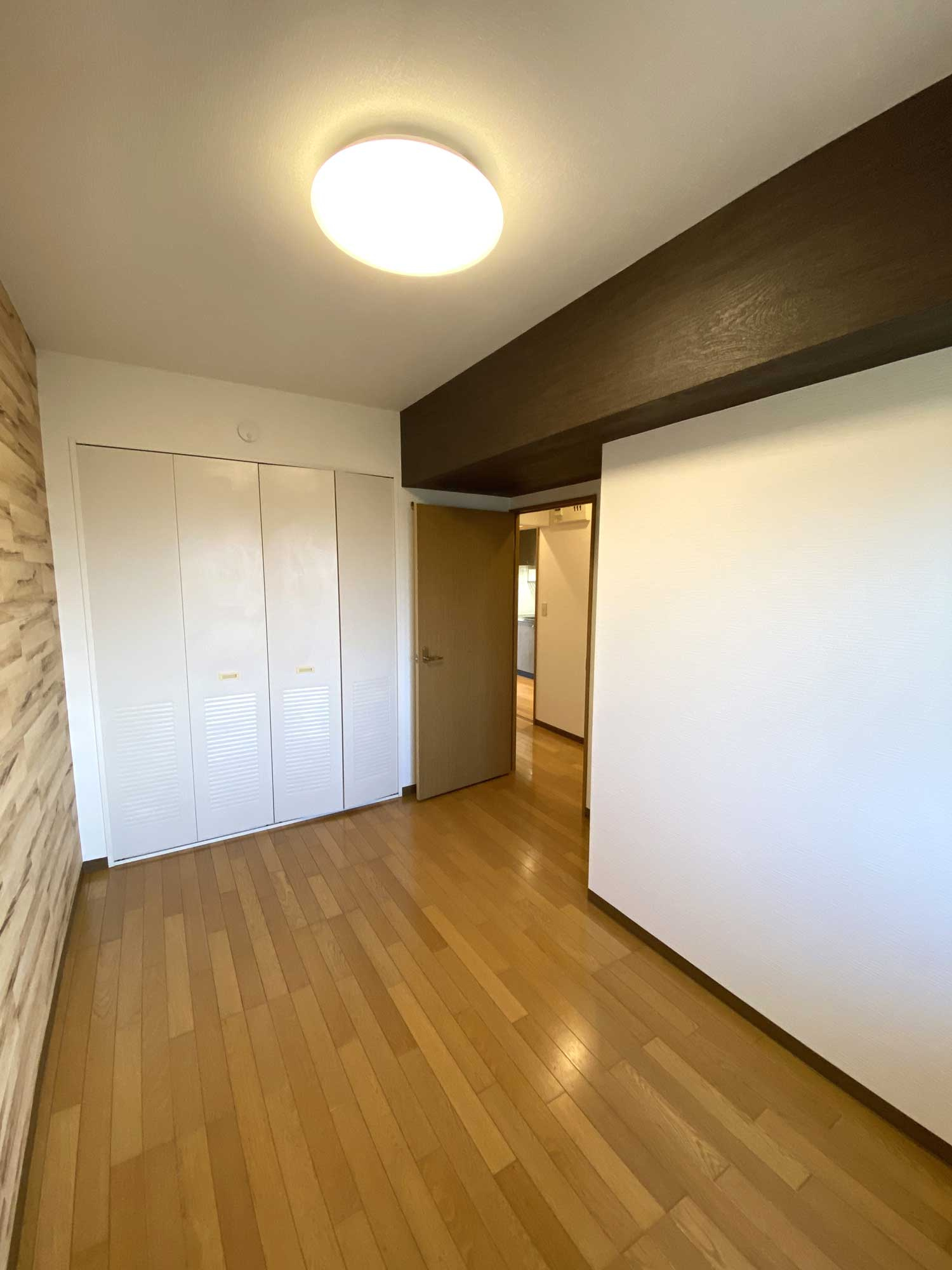 ハイツサンパークの洋室|居室は全室照明器具付き