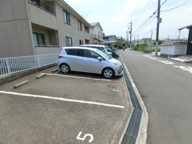 アドザックス宮崎の駐車場