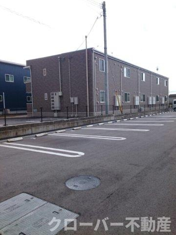 シャルールⅠの駐車場