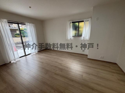 【居間・リビング】 | 明石市大蔵谷奥　新築戸建　仲介手数料無料！ | 使いやすい居間です