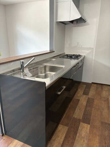 西岐波今村北中古住宅のキッチン|使いやすい対面式システムキッチンです