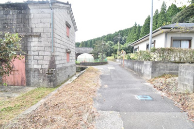 【前面道路含む現地写真】 | 鹿屋市輝北町上百引　売地 | 西側