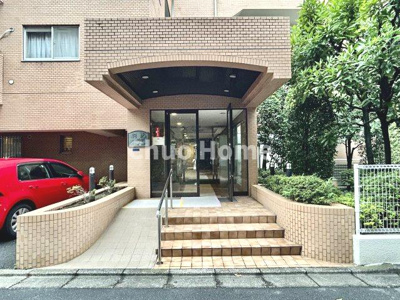 【エントランス】 | 駒込八幡坂ガーデニア | 【エントランス】マンションのエントランスは、その物件の印象を決める、顔とも言える場所です。毎日通る場所ですからきれいなのが一番です。