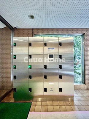 【設備】 | 駒込八幡坂ガーデニア | 【宅配ボックス】在宅時・不在時に関わらず、居住者の代わりに非対面で宅配物を受け取ってくれる便利な設備です。わかりやすくご説明致しますので見学時にはお部屋だけではなく共用部分もぜひチェックしてください。