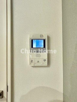 【セキュリティ】 | 駒込八幡坂ガーデニア | 【モニターホン】誰が来たかすぐにわかるカラーモニター付きインターホン。通話ボタンを押すまでは室内の音は漏れていませんので相手を確かめてから応対できます。