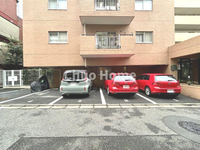 【駐車場】 | 駒込八幡坂ガーデニア | 【敷地内駐車場】最新の空き状況や費用などの詳細は担当スタッフまでお問い合わせください。