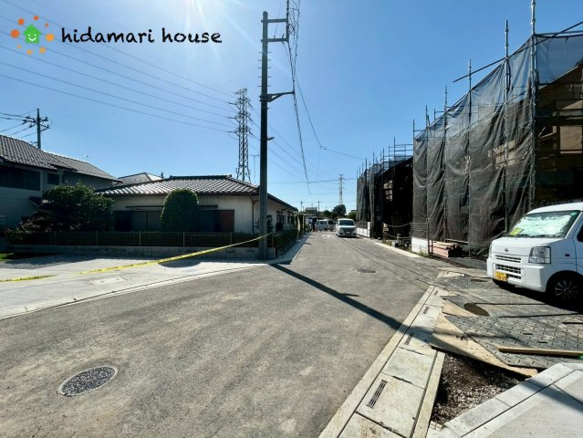 北本市二ツ家2丁目3期　新築戸建　ブルーミング03の前面道路含む現地写真