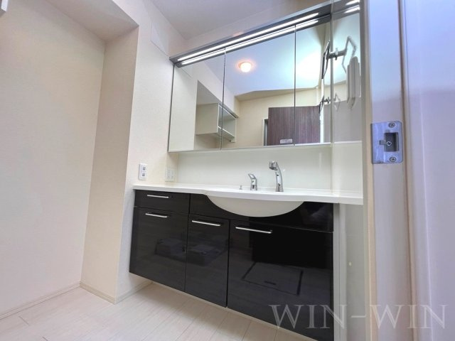 La Tourの独立洗面台