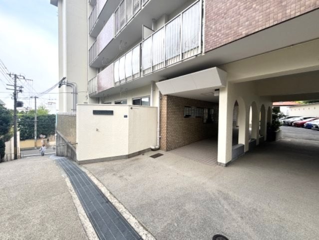 六甲篠原マンションの駐車場