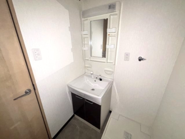 六甲篠原マンションの独立洗面台