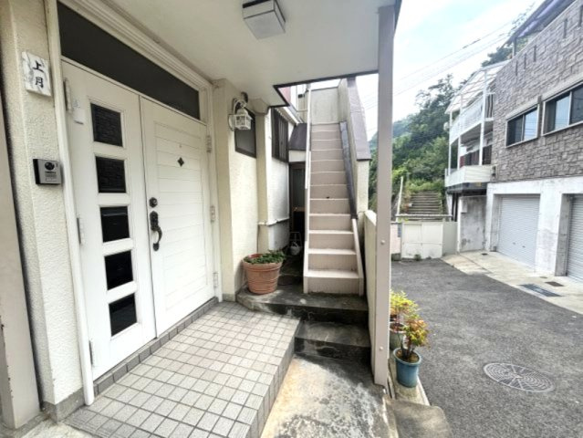 コウヅキハイツのエントランス