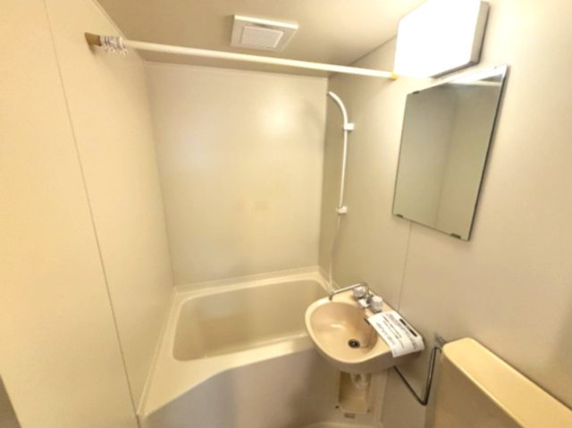 クレッシェンド岸地の浴室