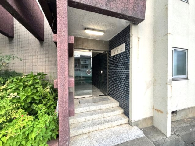 金盃第2高羽荘のエントランス