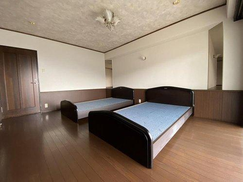 熱海来の宮マンションの洋室