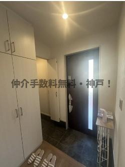【玄関】 | 神戸市垂水区福田1丁目　新築戸建　仲介手数料無料！ | ゆったりとした玄関です