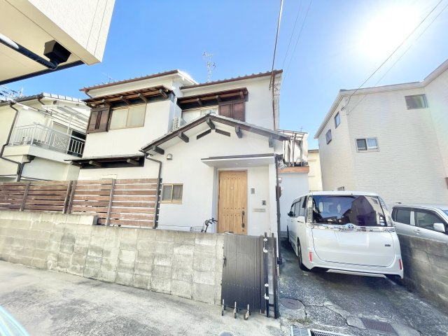 枚方市東香里元町　中古一戸建ての外観