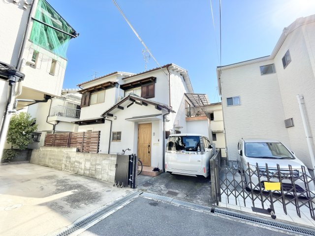 枚方市東香里元町　中古一戸建ての外観
