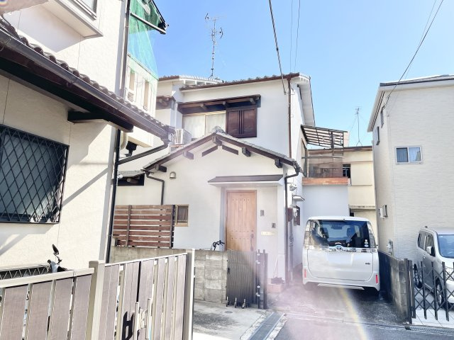 枚方市東香里元町　中古一戸建ての外観