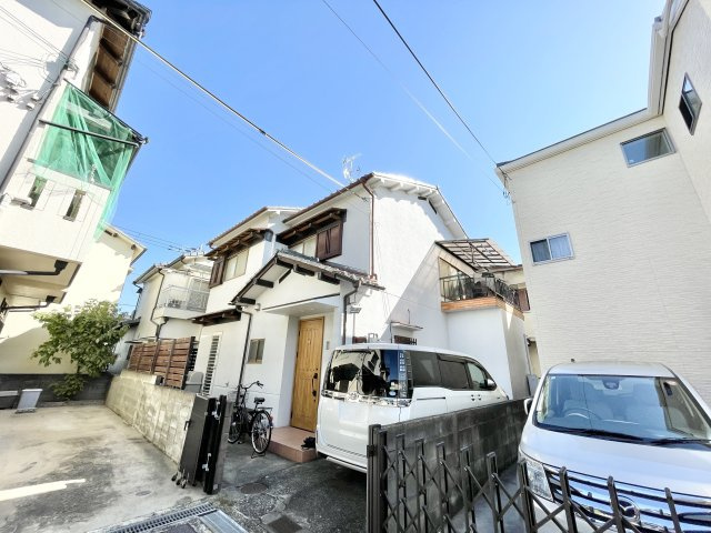 枚方市東香里元町　中古一戸建ての外観