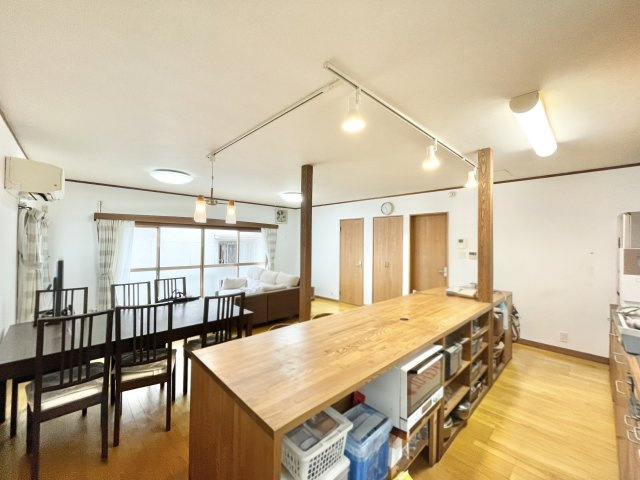 枚方市東香里元町　中古一戸建ての居間・リビング|おしゃれなリビングです