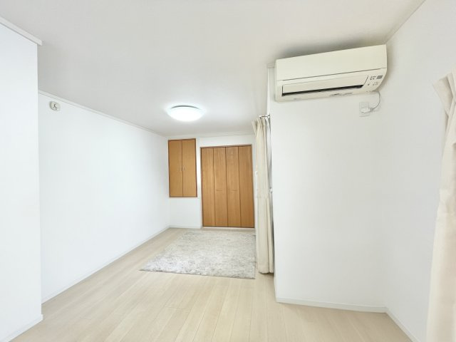 枚方市東香里元町　中古一戸建ての洋室|広々とした洋室です