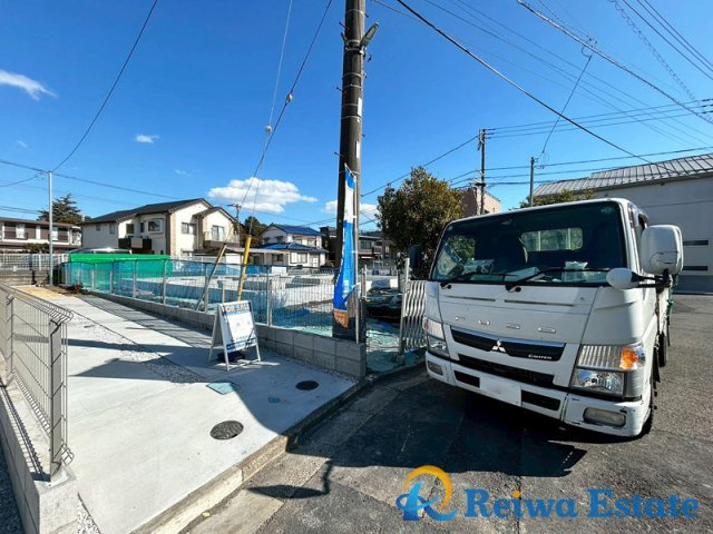 新築戸建　藤沢市本藤沢2丁目の前面道路含む現地写真