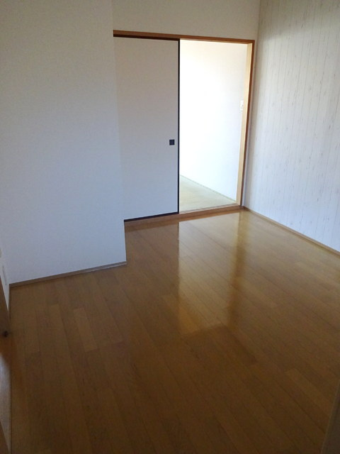 シティハイムクレイドルの居間・リビング|★明るいキッチンスペース★