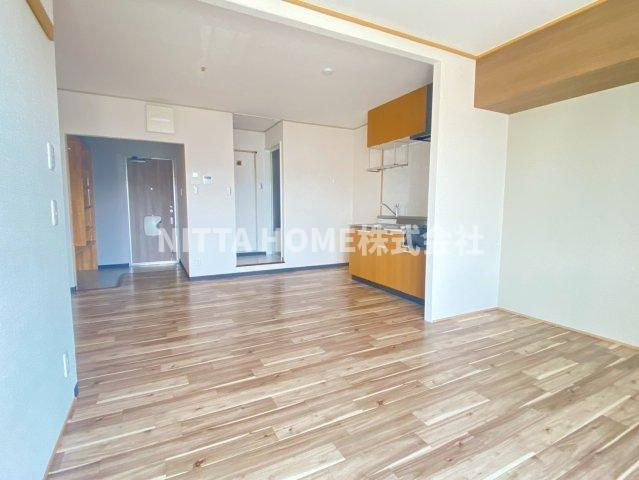 ハイマートメゾンⅠの居間・リビング|リビングは13.5帖です☆