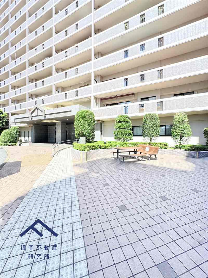 エバーライフネアシティ筑紫野のエントランス