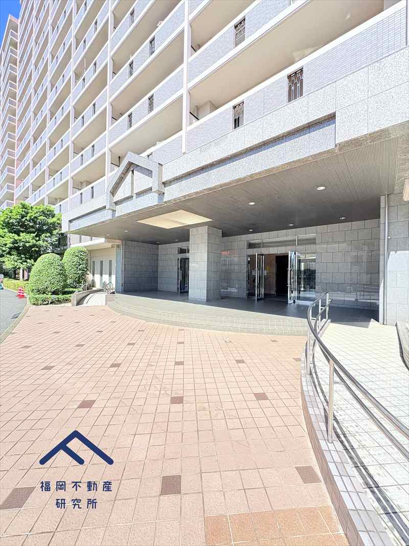 エバーライフネアシティ筑紫野のエントランス