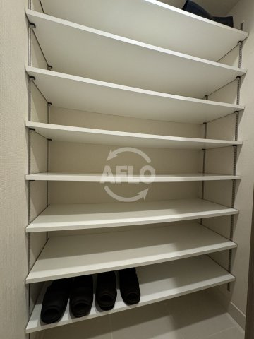 プレサンスロジェ天満橋リバーテラスの収納|プレサンスロジェ天満橋リバーテラス　下駄箱