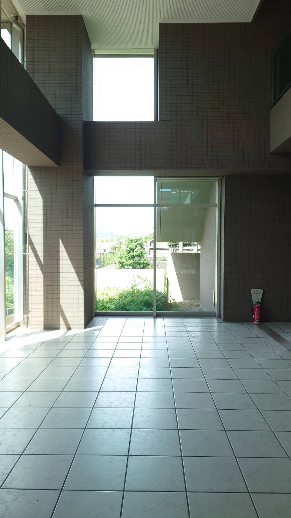 ◆令和７年９月改装済◆バリアフリー設計◆京都市内が一望◆ファインガーデンあゆみヶ丘E棟のエントランス|エントランス