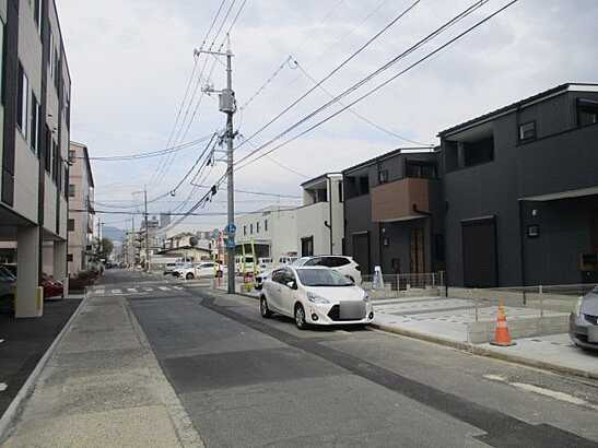 【前面道路含む現地写真】