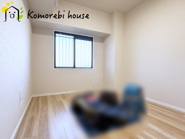 ワコーレロイヤルガーデン北本F棟の寝室|通路側の5.0帖の洋室です