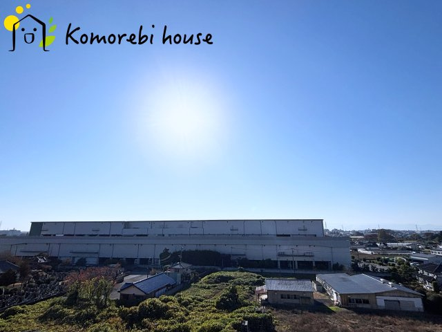 ワコーレロイヤルガーデン北本F棟の展望|9階のバルコニーからの展望は青空がとても広いです
