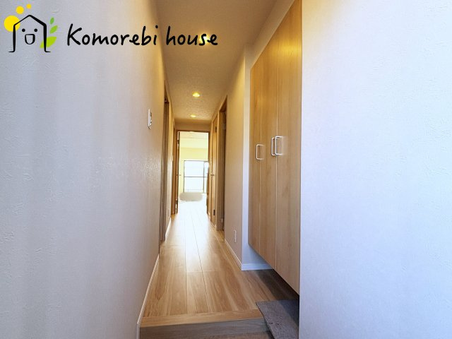 ワコーレロイヤルガーデン北本F棟の玄関|外側から見た玄関です