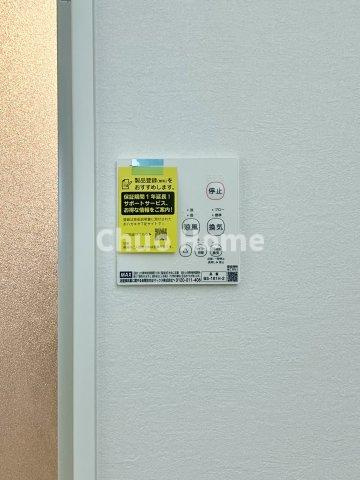 江戸川区鹿骨1丁目新築分譲住宅の冷暖房・空調設備|【浴室乾燥機】暖房・冷風・換気・乾燥が可能です。毎日を快適に過ごせるうれしい機能が揃っています。雨の日の洗濯物も安心です。