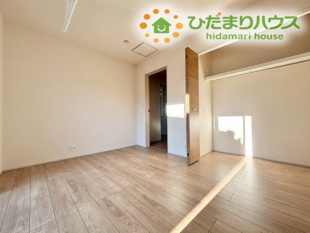 熊谷市新堀　新築一戸建て　ブルーミングガーデン　01の洋室