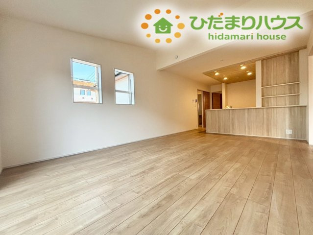 熊谷市新堀　新築一戸建て　ブルーミングガーデン　01の居間・リビング